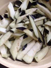 口感不错的蚝油茄子做法图解2)
