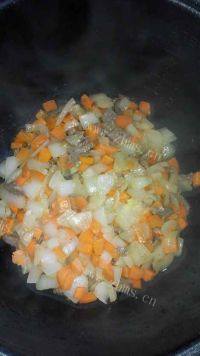 自制羊肉抓饭做法图解6)