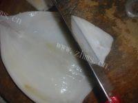 美味的蒜苗鱿鱼做法图解2)