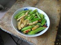 家常菜芹菜豆腐