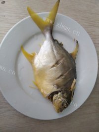 家常菜清蒸金鲳鱼做法图解6)