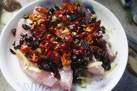 美味香辣豆豉蒸鱼做法图解7)