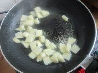 家常菜土豆烧茄子做法图解7)
