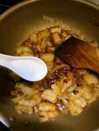 美味的韭菜炒肉片做法图解3)