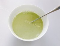 美味的菠菜凉皮做法图解2)