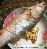 家常菜清蒸鲈鱼做法图解5)