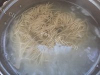 独特的牛腩面做法图解2)