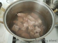 土豆炖排骨做法图解2)