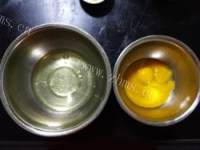 香气浓郁的可可海绵蛋糕做法图解2)
