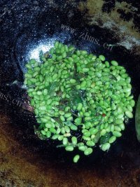 家常菜青豆炒肉做法图解5)