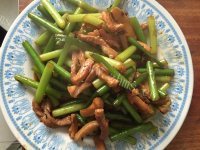 唇齿留香的蒜苔炒肉做法图解6)