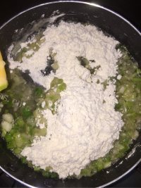 自制葱油饼做法图解4)