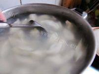 自己做的韭菜虾仁水饺做法图解16)