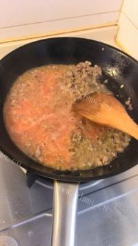 食欲满满的茄汁肉酱意大利面做法图解6)