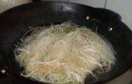 香飘的凉拌绿豆芽做法图解2)