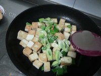 美味的豆瓣酱烧豆腐做法图解6)