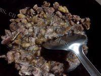 美味的青椒炒鸭肉做法图解6)