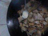 美味的芋头焖鸭做法图解11)