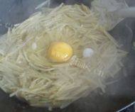 土豆丝炒鸡蛋做法图解4)