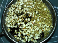 美味的糙米红豆薏仁浆做法图解2)