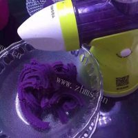自制紫薯蛋卷做法图解1)