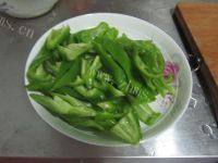 「美味可口」青椒炒鸡蛋做法图解2)