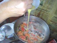美味的西红柿紫菜蛋花汤做法图解10)