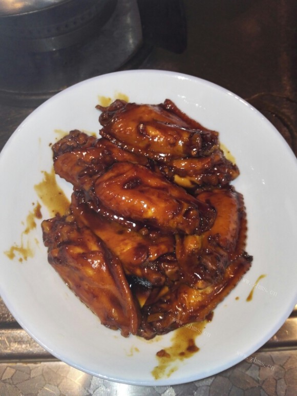 色泽鲜亮的可乐鸡翅