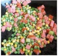 「美味可口」扬州炒饭做法图解5)