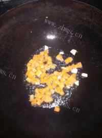 美味的菠萝炒饭做法图解3)