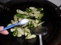 美味的丝瓜肉丸汤做法图解4)