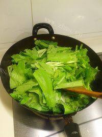 香飘的素炒油麦菜做法图解4)