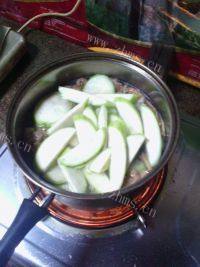 美味的丝瓜豆腐汤做法图解5)