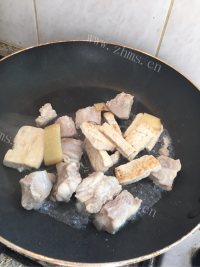 美味炸酱排骨意面做法图解3)