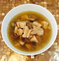 家常菜排骨莲藕汤
