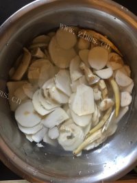 美味油炸茨菇片做法图解2)
