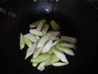 家常菜虾皮丝瓜汤做法图解2)