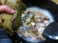 下饭的酸菜鸡做法图解7)