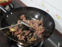 好吃的酸笋牛肉做法图解13)