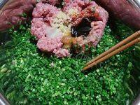 一个人的韭菜猪肉饺子做法图解5)
