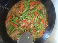 色味俱佳的豆角焖饭做法图解7)
