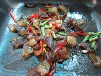 大蒜炒腊肉做法图解6)