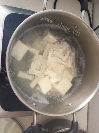 家常菜虾仁炒豆腐做法图解2)