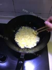 喷香的蛋炒饭做法图解3)