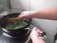 辣椒炒肉丁做法图解9)