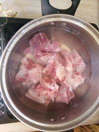 好喝的鱼腥草排骨汤做法图解2)