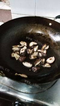 家常菜香菇焖鸡做法图解3)