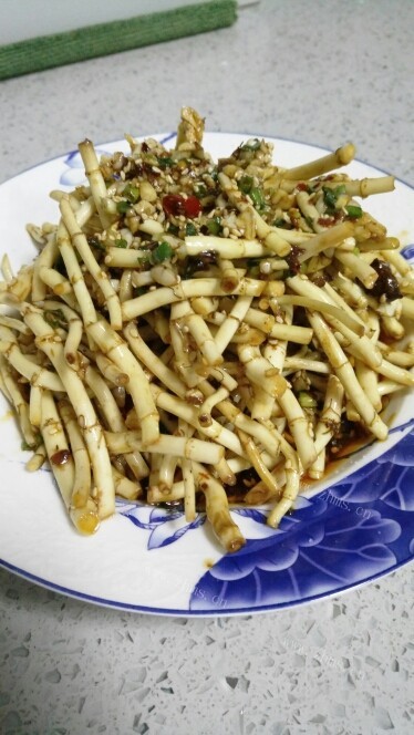 回味无穷的凉拌鱼腥草