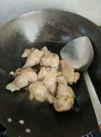 色香味俱全的红烧鸡腿做法图解1)