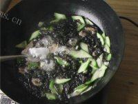 营养丰富的紫菜丝瓜瘦肉汤做法图解12)